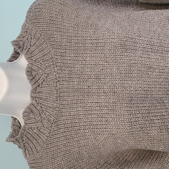 HOST PICK!! Crop Sweater - Picture 3 of 8